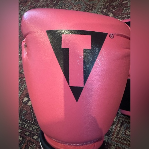 Women’s Hot Pink Title Boxing Gloves, Small - Picture 9 of 12